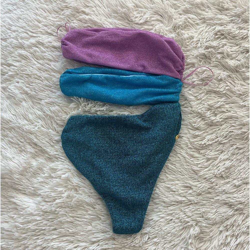 Never worn! Great for the summer, and such a fun swimsuit for all occasions.